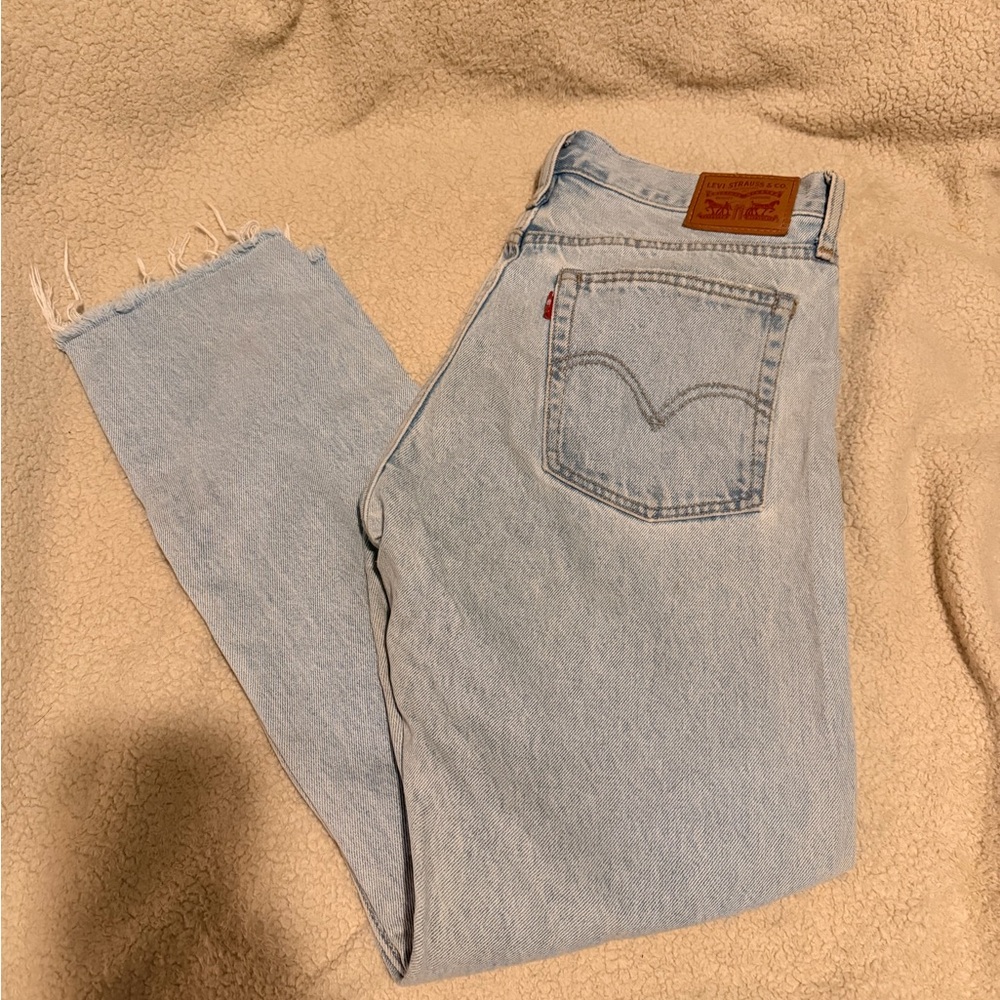 Levi's Light Blue Women’s Straight Leg Distressed Ripped Knee Jeans Pants